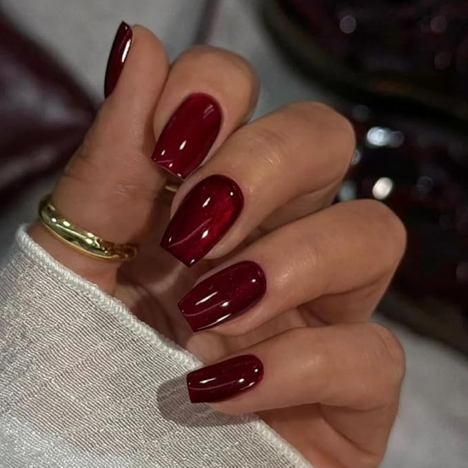 KQueenest Dark Red Cat Eye Press on Nails, Burgundy Glitter Short Coffin, Sparkly Shiny Fake Nails, Cute Bling Acrylic Glue on for Women Holiday Wear, 30 Pcs