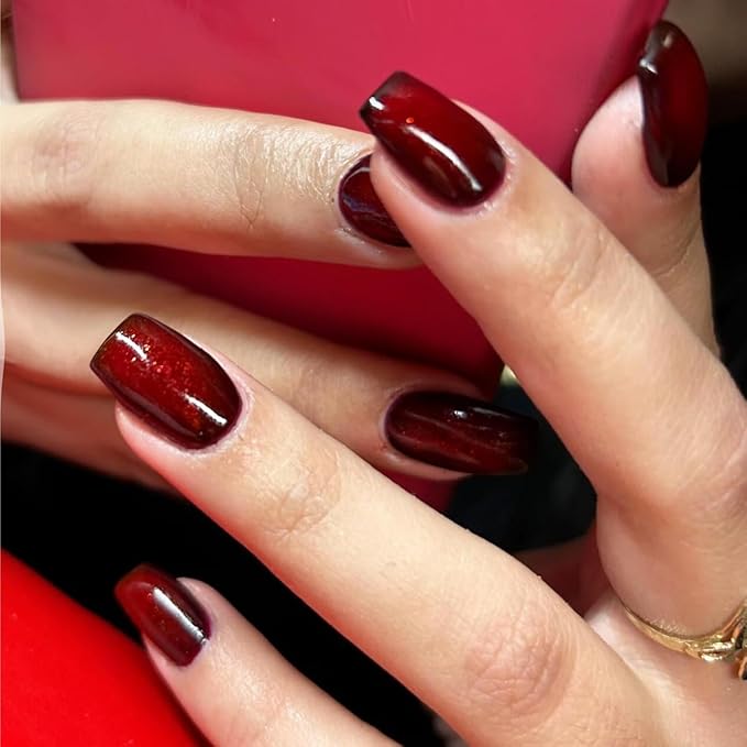 KQueenest Dark Red Cat Eye Press on Nails, Burgundy Glitter Short Coffin, Sparkly Shiny Fake Nails, Cute Bling Acrylic Glue on for Women Holiday Wear, 30 Pcs