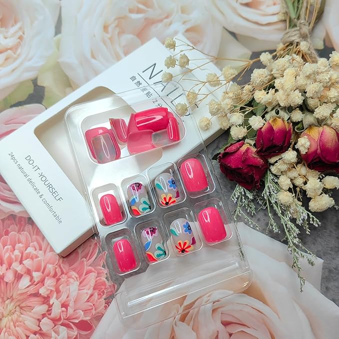 Short Press on Nails Square Fake Nails with Cute Flower Press Ons Design Acrylic Nails Orange Red Glossy Glue on Nails Full Cover Coffin False Nails Daisy Artificial Stick on Nails for Women 24Pcs