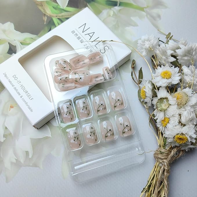 Flower Fake Nails Short Square Press on Nails Cute Acrylic Nails Cotton Flowers Glue on Nails Nude Full Cover Coffin False Nails Glossy Stick on Nails White Floral Nails for Women Manicure 24Pcs