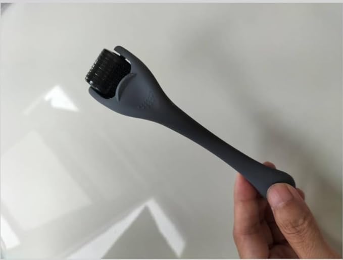 ROSELYNBOUTIQUE Derma Roller for Hair Beard Facial Skin Face 540 Microneedles At-Home Beauty Instrument White Holiday Gift for Men Women-VivaGrace Women