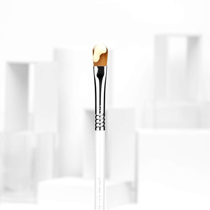 Sigma Beauty S20 Eye Cream Skincare Brush – Skincare Tool for Applying Skincare Products to Face and Skin, Gentle Eye Cream Brush Applicator for Eye Creams and Eye Makeup Primer (1 Pc)-VivaGrace Women