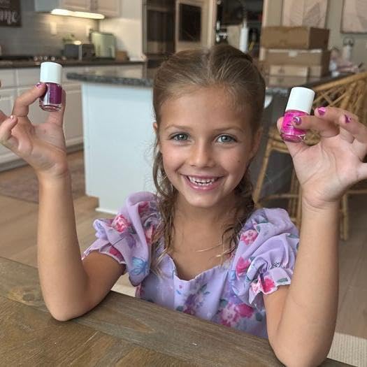 Piggy Paint | 100% Non-Toxic Girls Nail Polish | Safe, Cruelty-free, Vegan, & Low Odor for Kids | Sparkle, Sparkle! (Gift Set)