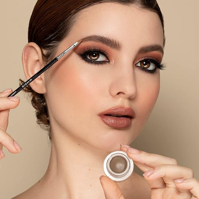 Sigma Beauty Professional E06 Eye Liner Brush – Fine Angled Eyeliner Brush with Pointed Tip for Meticulously Applying Gel and Liquid Eyeliner, For Cat Eyeliner & Winged Liner (1 Brush)-VivaGrace Women