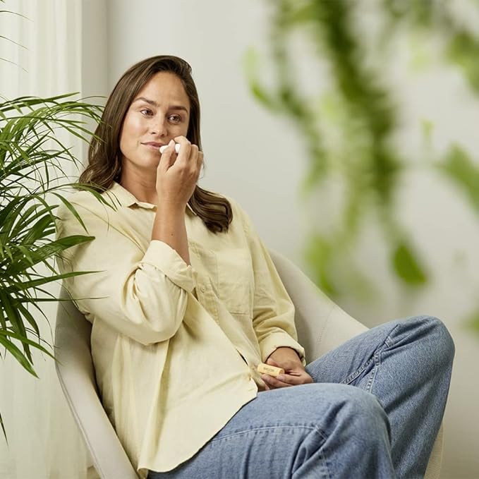 Weleda Everon Lip Balm, Soin Des Levres - 0.17 Oz, White-VivaGrace Women