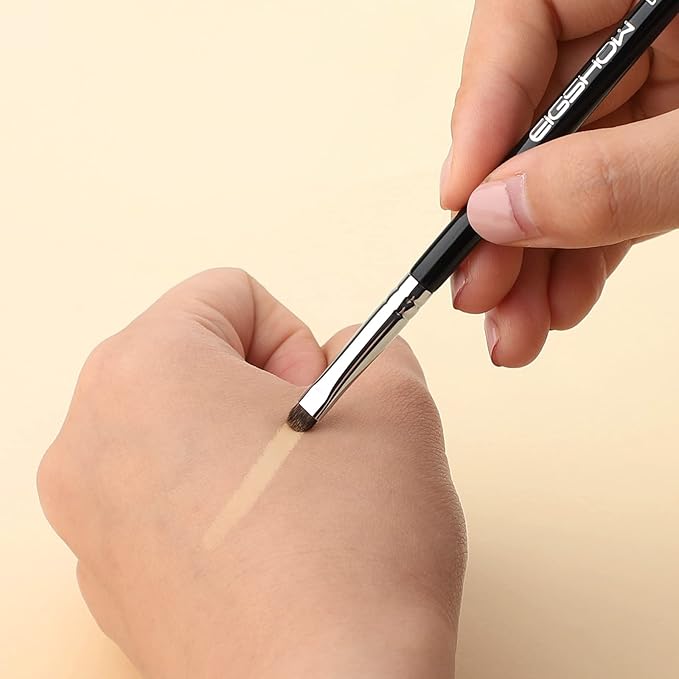 EIGSHOW Concealer Brush, Detail Shader Makeup Brush for Blending Eyeshadow, Concealing Small Blemishes and Imperfections - Precision Application (E867)-VivaGrace Women