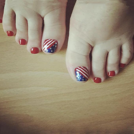 Independence Day Press on Toenails Short Square Fake Toe Nails with USA Flag Designs Red False Toe Nails Blue Artificial Tonails Glossy 4th of July Glue on Toenails for Women Girls Manicure 24Pcs