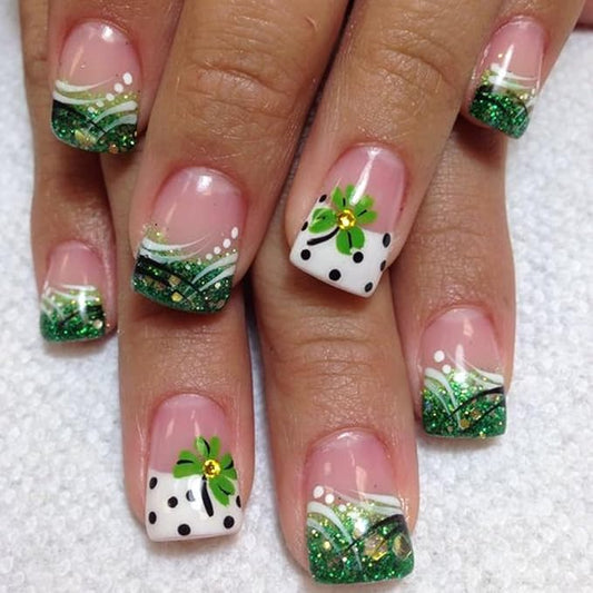 24Pcs Green Glitter French Tip Press on Nails Short Square Fake Nails Clover St. Patrick's False Nails for Women Spot Nude Pink Artificial Nails Full Cover Stick on Nails Glue on Nails